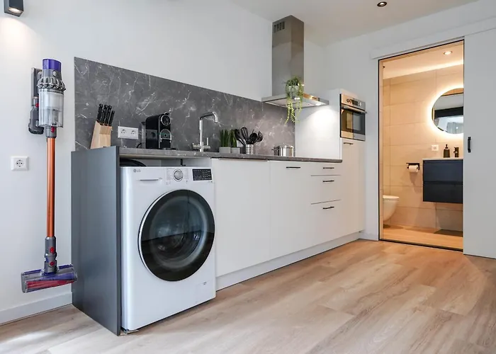 Semesterbostad Deluxe 20m2 Canal View *